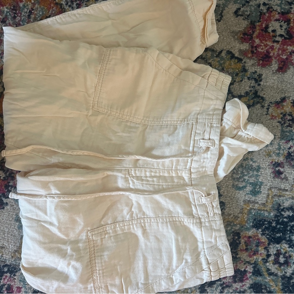 Old Navy Cream Cargo Ankle Pants